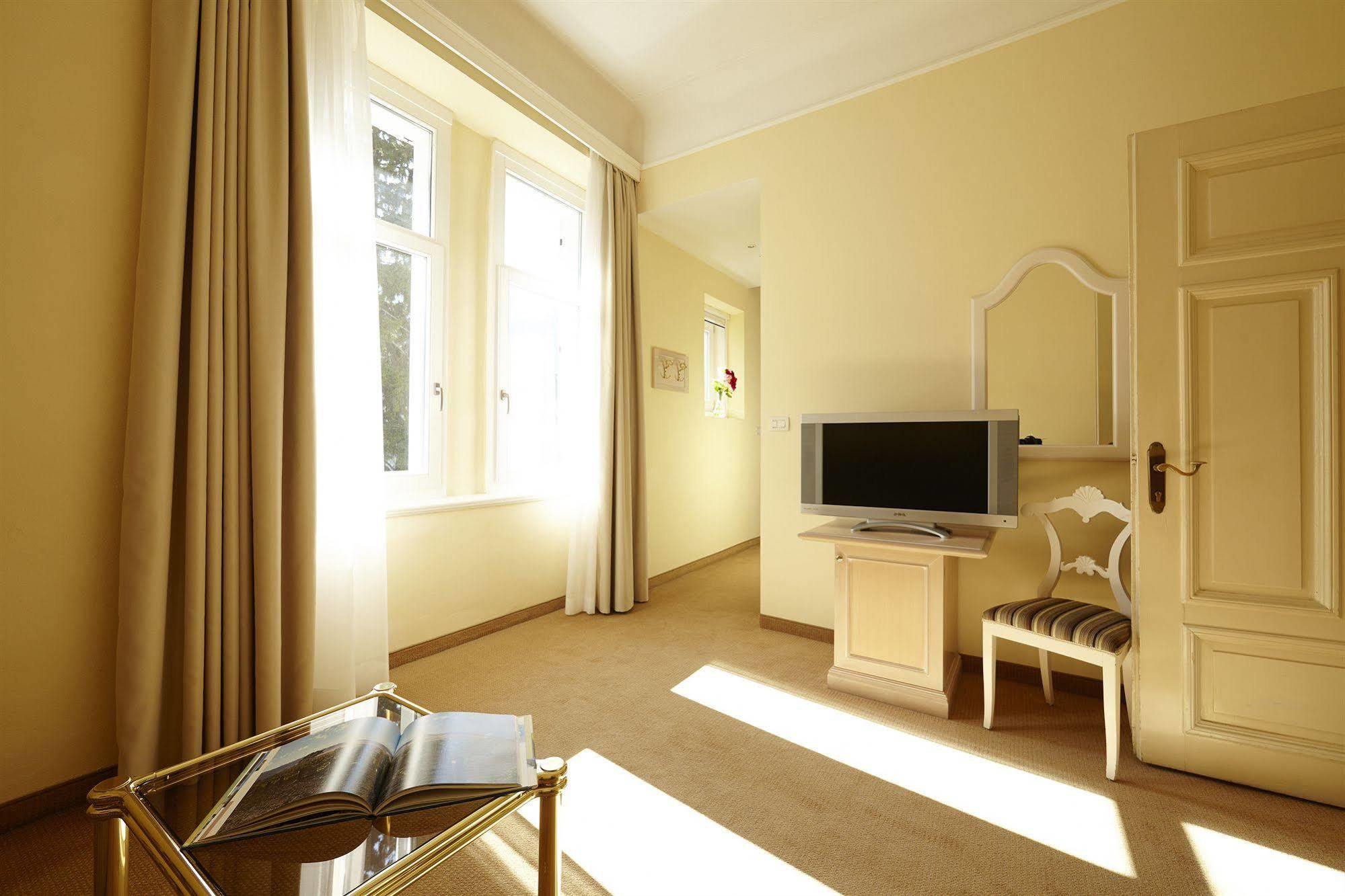 Hotel Adria Merano Esterno foto