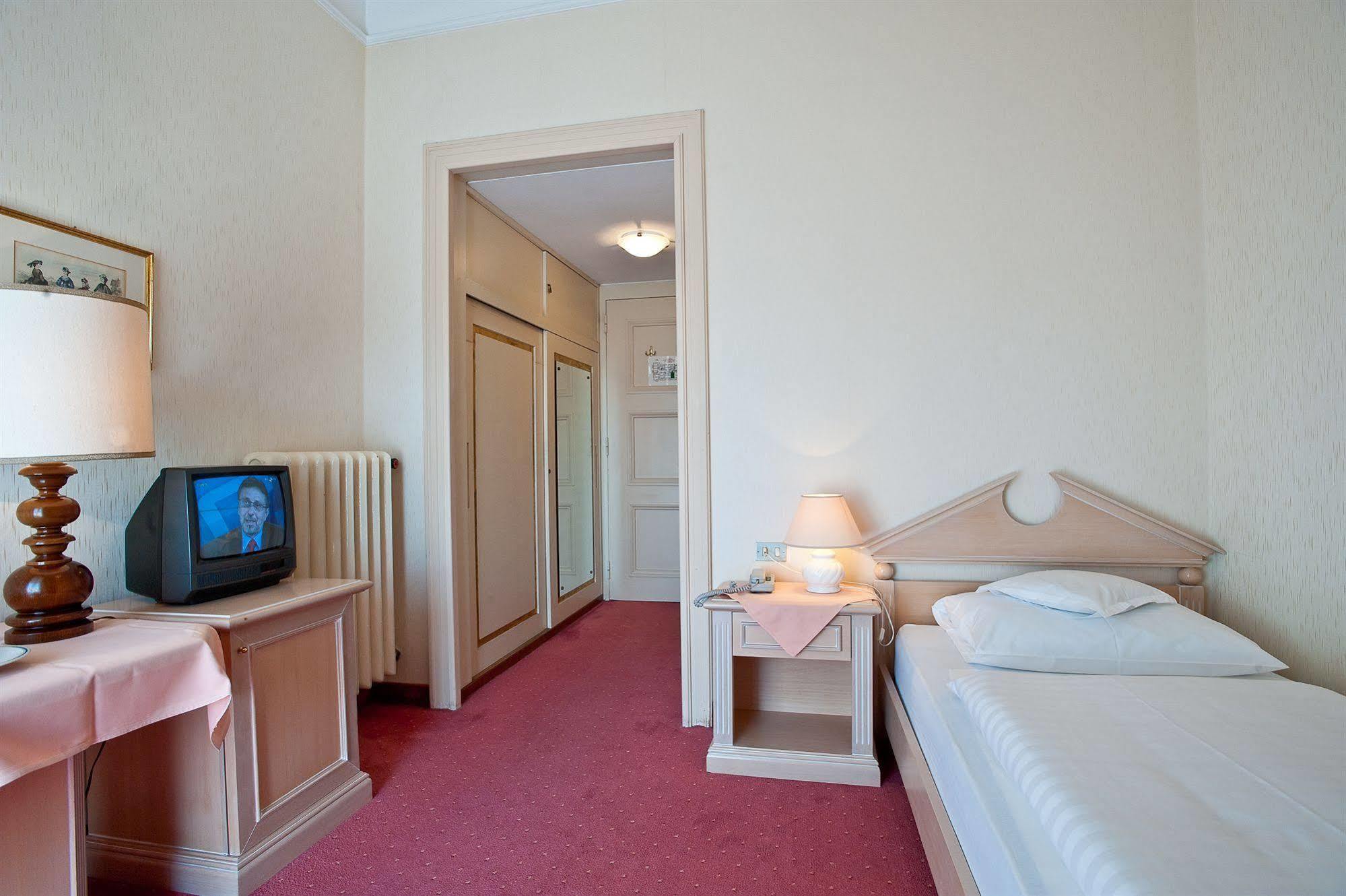 Hotel Adria Merano Esterno foto