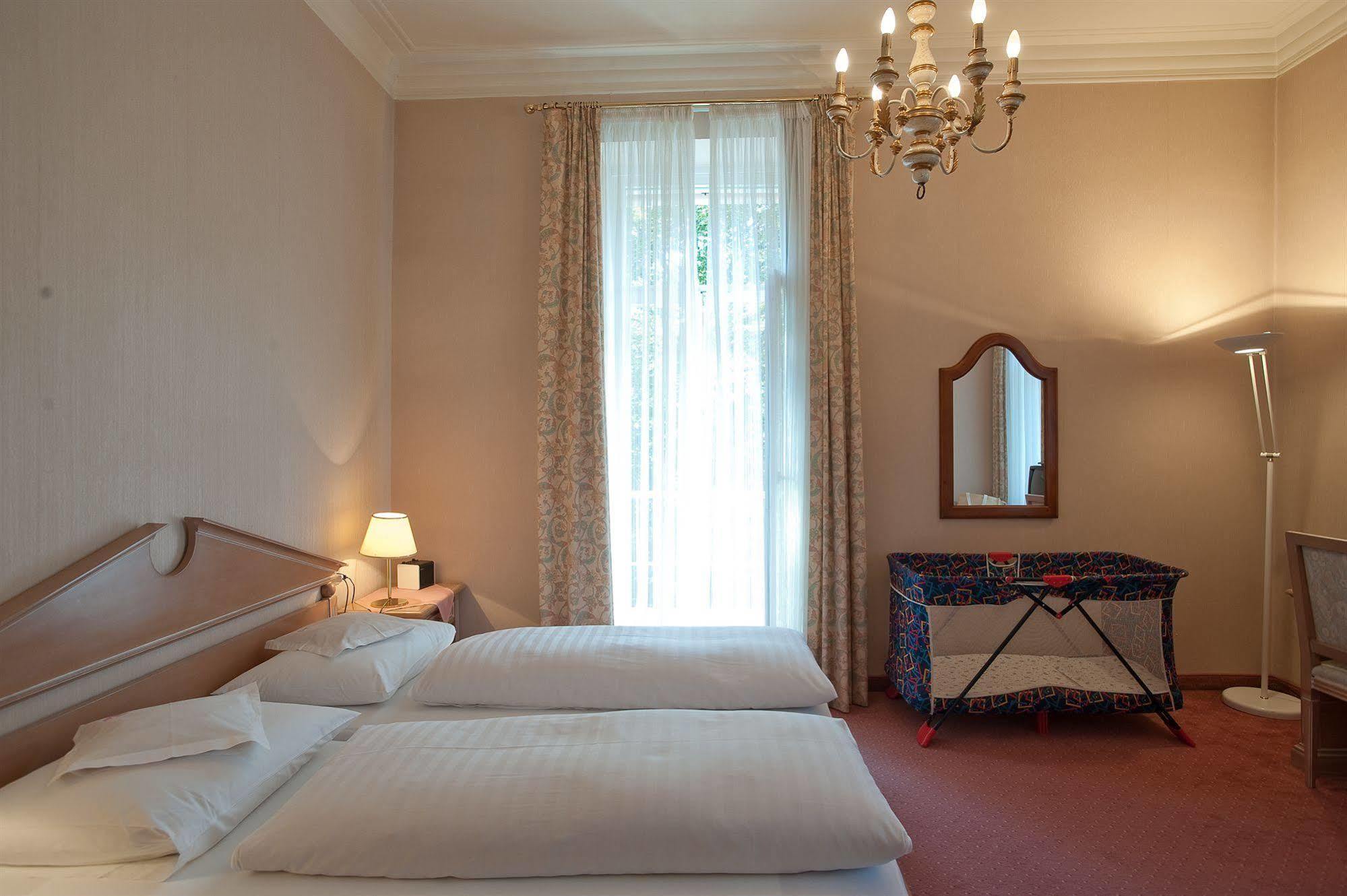 Hotel Adria Merano Esterno foto